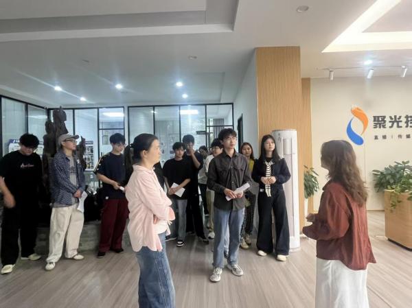 "C:\Users\王洁\Desktop\新建文件夹\图片2600.jpg"